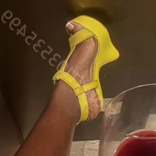 2025 Summer Platform Open Toe Weird Heel Sandals New Cross Strap Street Buckle Party Sandal Solid Color Fashion Women Sandals